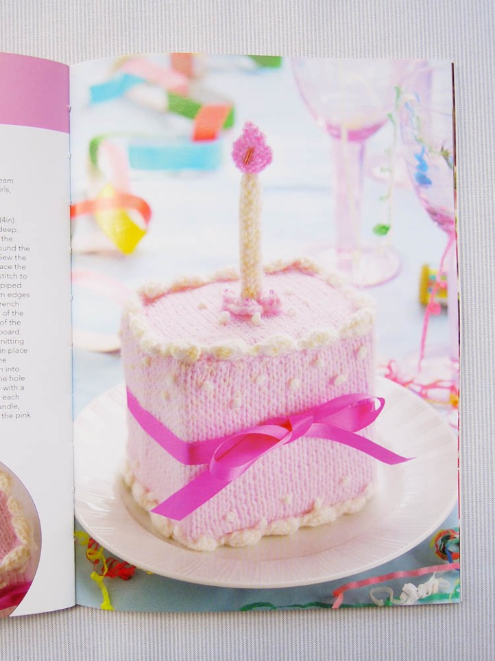 Book Review : 20 Knitted Cakes
